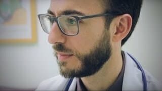UCLA Health医疗中心美泰儿童医院儿科神经学专家Shaun Hussain博士